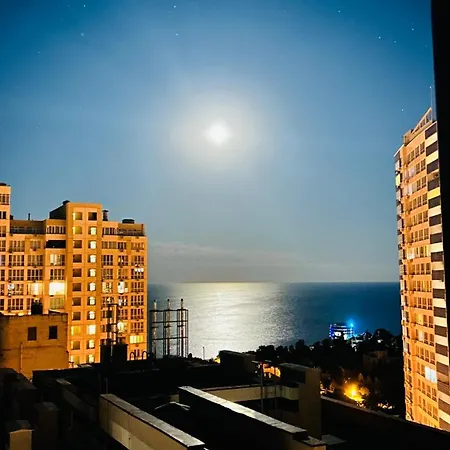 Literaturna Sea View з видом на море біля аркадії *