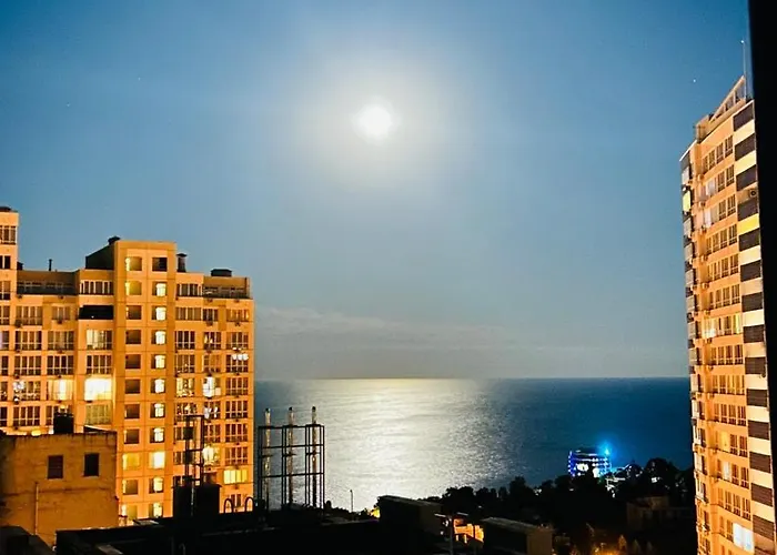 Literaturna Sea View з видом на море біля аркадії *